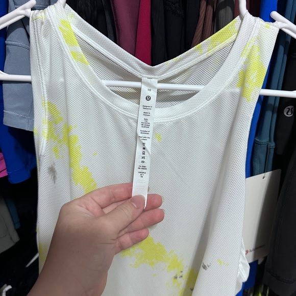 Lululemon - Picture 3 of 3